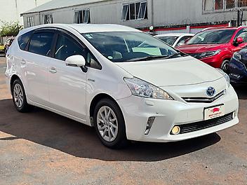 2012 Toyota Prius ALPHA 07 SEATER HYBRID