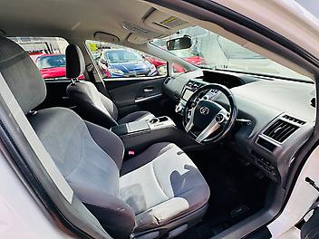 2012 Toyota Prius ALPHA 07 SEATER HYBRID