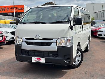 2024 Toyota Hiace ALMOST BRANDNEW 15KM  2L PETROL 