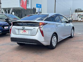 2017 Toyota Prius 4TH GENERATION HYBRID | PRE OWNED