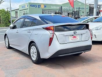 2017 Toyota Prius 4TH GENERATION HYBRID | PRE OWNED