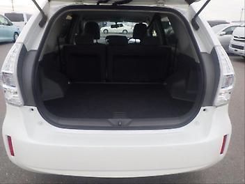 2013 Toyota Prius ALPHA