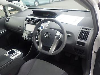 2013 Toyota Prius ALPHA