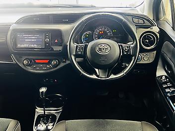 2017 Toyota VITZ HYBRID U SPORT PACKAGE | HIGH SPEC | CRUISE CONTROL
