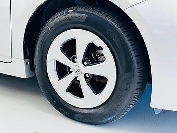 2016 Toyota Prius S LIMITED HYBRID | FOG LAMPS