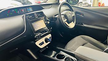 2018 Toyota Prius S GRADE HYBRID | ADAPTIVE CRUISE CONTROL | FOG LIGHTS |