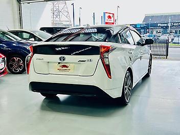 2016 Toyota Prius S GRADE HYBRID | ALLOYS | ADAPTIVE CRUISE CONTROL | PRE-OWNED