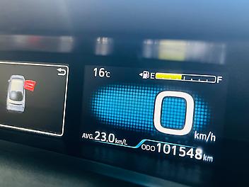 2017 Toyota Prius 1.8L HYBRID | S GRADE | ADAPTIVE CRUISE CONTROL | FOG LIGHTS