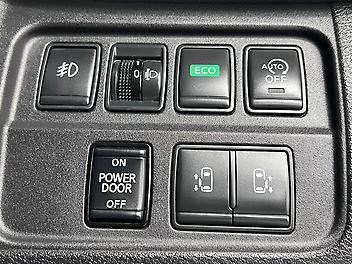 2017 Nissan Serena 2.0 L HYBRID V PACKAGE | 8 SEATER | ADAPTIVE CRUISE CONTROL 