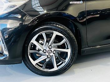 2017 Toyota VITZ HYBRID U SPORT PACKAGE | HIGH SPEC | CRUISE CONTROL