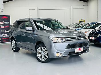 2014 Mitsubishi Outlander PHEV 4WD | LEATHER TRIM | CRUISE | HEAT SEAT | POWER TAIL GATE