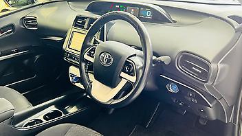 2018 Toyota Prius S GRADE HYBRID | ADAPTIVE CRUISE CONTROL | FOG LIGHTS |