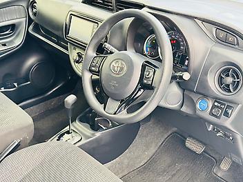 2018 Toyota VITZ HYBRID F GRADE | PUSH START WITH SMART KEY | DUAL MULTIFUNCTION