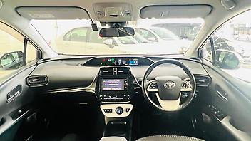 2018 Toyota Prius S GRADE HYBRID | ADAPTIVE CRUISE CONTROL | FOG LIGHTS |