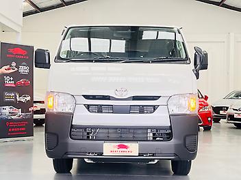 2025 Toyota Hiace 2.8 L DIESEL | ALMOST BRANDNEW | ONLY 35KM | APPLE CAR PLAYER