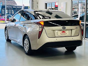 2017 Toyota Prius 1.8L HYBRID | S GRADE | ADAPTIVE CRUISE CONTROL | FOG LIGHTS