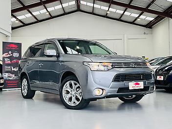 2014 Mitsubishi Outlander PHEV 4WD | LEATHER TRIM | CRUISE | HEAT SEAT | POWER TAIL GATE