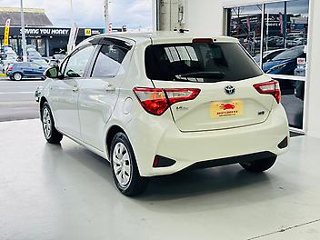 2017 Toyota VITZ HYBRID F GRADE | PUSH START WITH SMART KEY | 