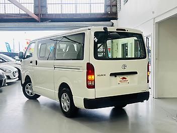 2025 Toyota Hiace 2.8 L DIESEL | ALMOST BRANDNEW | ONLY 35KM | APPLE CAR PLAYER