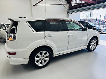2010 Mitsubishi Outlander 2.4L 4WD MINI SUV | 7-SEATS | SMART KEY | (PRE-OWNED)