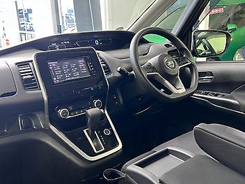 2017 Nissan Serena 2.0 L HYBRID V PACKAGE | 8 SEATER | ADAPTIVE CRUISE CONTROL 