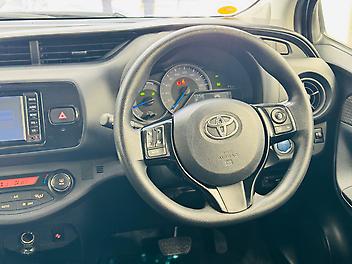 2018 Toyota VITZ HYBRID F GRADE | PUSH START WITH SMART KEY | DUAL MULTIFUNCTION
