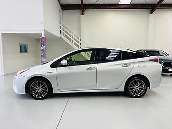 2017 Toyota Prius S LIMITED HYBRID | CRUISE CONTROL | ALLOY WHEELS