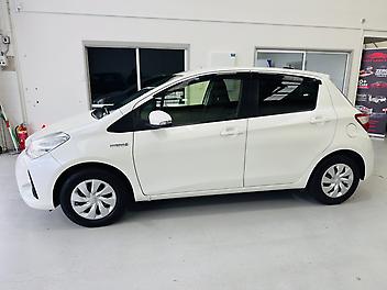 2017 Toyota VITZ HYBRID F GRADE | PUSH START WITH SMART KEY | 