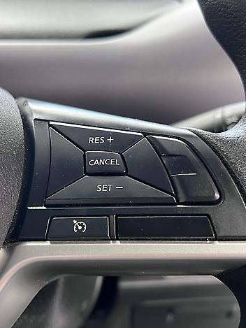 2017 Nissan Serena 2.0 L HYBRID V PACKAGE | 8 SEATER | ADAPTIVE CRUISE CONTROL 