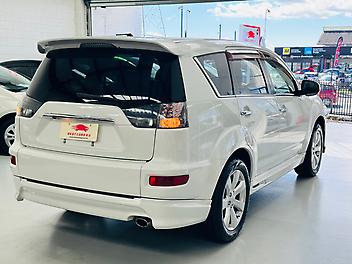 2010 Mitsubishi Outlander 2.4L 4WD MINI SUV | 7-SEATS | SMART KEY | (PRE-OWNED)