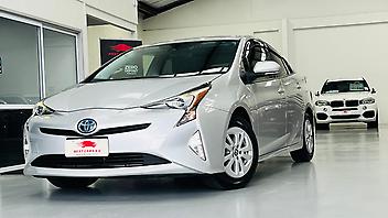 2018 Toyota Prius S GRADE HYBRID | ADAPTIVE CRUISE CONTROL | FOG LIGHTS |