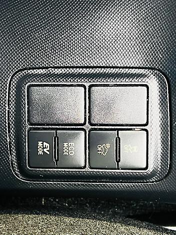 2017 Toyota Aqua S GRADE | FACELIFTED | SUPER LOW MILEAGE 
