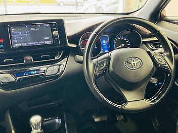 2017 Toyota C-hr G LED LIMITED HYBRID | LOW KM | 