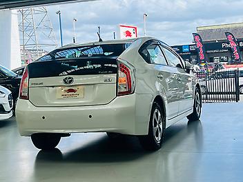 2015 Toyota Prius S GRADE HYBRID | FOGs | FUEL SAVER
