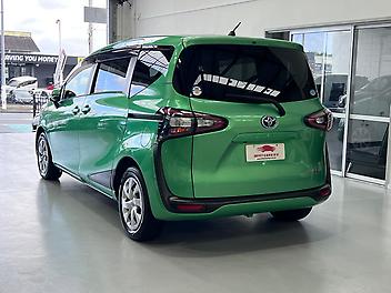 2016 Toyota Sienta HYBRID G GRADE | 07 SEATER | PUSH START | AUTO HEADLIGHTS 