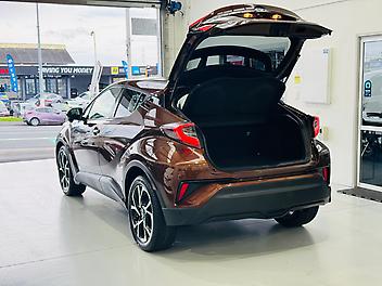 2017 Toyota C-hr G LED LIMITED HYBRID | LOW KM | 