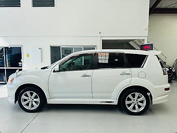 2010 Mitsubishi Outlander 2.4L 4WD MINI SUV | 7-SEATS | SMART KEY | (PRE-OWNED)