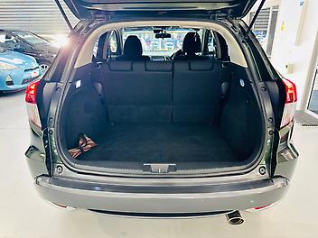 2014 Honda Vezel HYBRID SUPER LOW MILEAGE - 30,000 KM ONLY 
