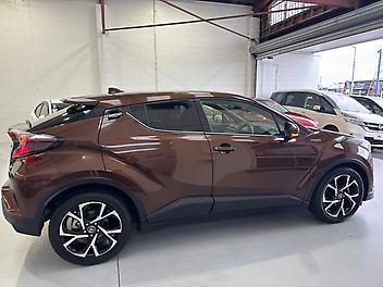 2017 Toyota C-hr G LED LIMITED HYBRID | LOW KM | 