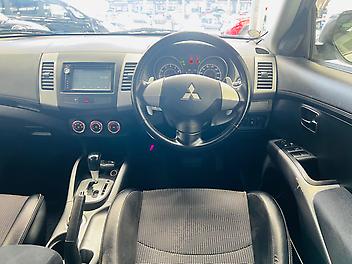 2011 Mitsubishi Outlander 2.4L 4WD ROADEST | 7-SEATS | SMART KEY | (PRE-OWNED)