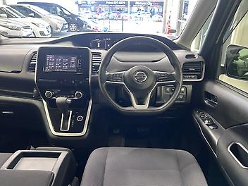 2017 Nissan Serena 2.0 L HYBRID V PACKAGE | 8 SEATER | ADAPTIVE CRUISE CONTROL 