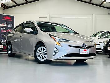 2017 Toyota Prius 1.8L HYBRID | S GRADE | ADAPTIVE CRUISE CONTROL | FOG LIGHTS