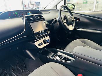 2017 Toyota Prius 1.8L HYBRID | S GRADE | ADAPTIVE CRUISE CONTROL | FOG LIGHTS