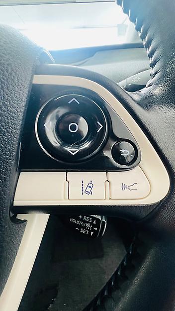 2018 Toyota Prius S GRADE HYBRID | ADAPTIVE CRUISE CONTROL | FOG LIGHTS |