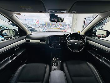 2014 Mitsubishi Outlander PHEV 4WD | LEATHER TRIM | CRUISE | HEAT SEAT | POWER TAIL GATE