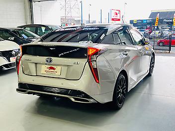 2017 Toyota Prius S LIMITED HYBRID | CRUISE CONTROL | BODY KIT