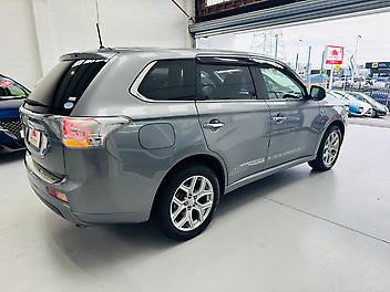 2014 Mitsubishi Outlander PHEV 4WD | LEATHER TRIM | CRUISE | HEAT SEAT | POWER TAIL GATE