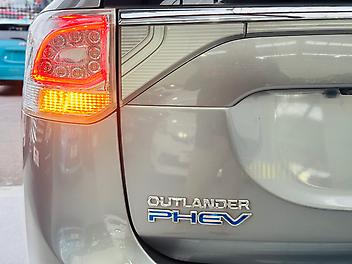2014 Mitsubishi Outlander PHEV 4WD | LEATHER TRIM | CRUISE | HEAT SEAT 