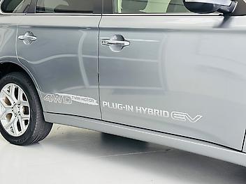 2014 Mitsubishi Outlander PHEV 4WD | LEATHER TRIM | CRUISE | HEAT SEAT | POWER TAIL GATE