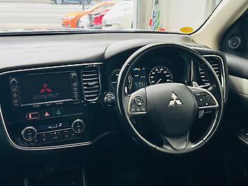2014 Mitsubishi Outlander PHEV 4WD | LEATHER TRIM | CRUISE | HEAT SEAT | POWER TAIL GATE
